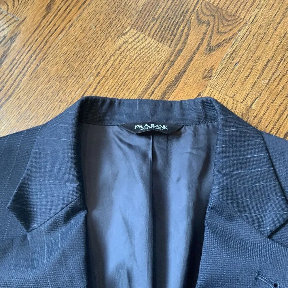 JOS A BANK SIGNATURE COLLECTION 44L 36 X 29 BLUE PINSTRIPED WOOL SILK BLEND SUIT